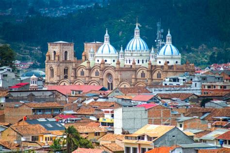 Vuelos baratos desde Cuenca a Quito .